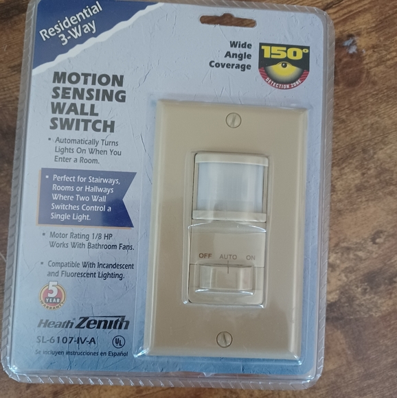 500-Watt Occupancy Switch w/ Manual Override Decorator 150⁰ Coverage, Ivory - Picture 3 of 4